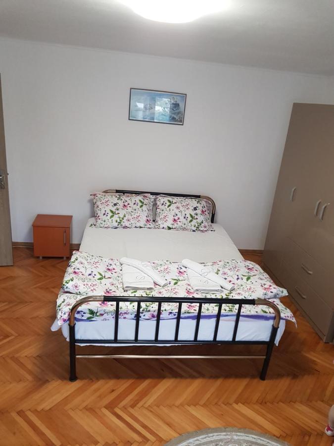 La Zoli - Apartament 1 Cam, Zona Freidorf Cu Parcare Publica Apartman Temesvár Kültér fotó